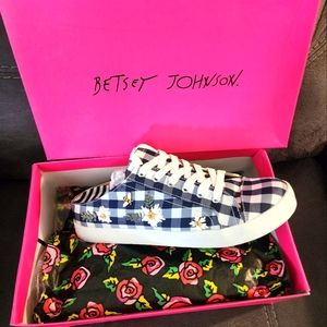 NEW Betsey Johnson Edna Blu Gingham shoes